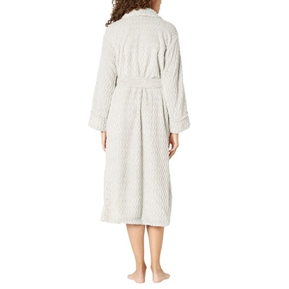 Natori Grey Geo Plush Robe NWT - Picture 3 of 8